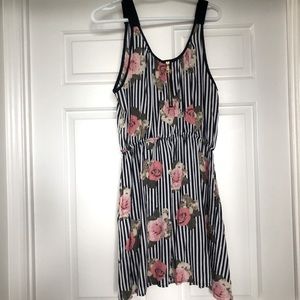 Summer short dress! Worn once. Very light fabric.